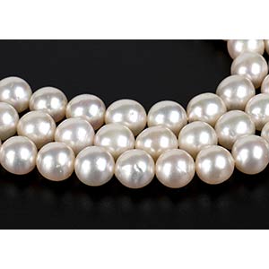 3 loose akoya pearls beads ... 