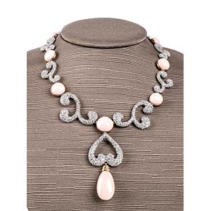 Gold, pink coral and diamonds necklace
18 ... 