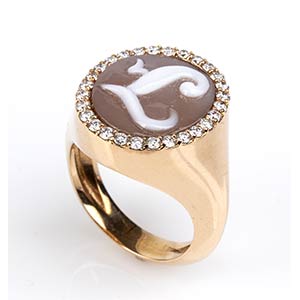 Gold ring with Sardonica shell and diamonds ... 