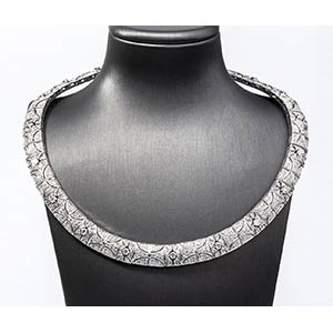 Gold and diamonds necklace 
18k white gold, ... 