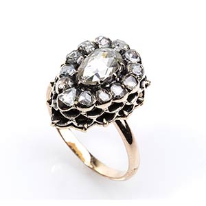 Gold and diamonds vintage ring  ... 