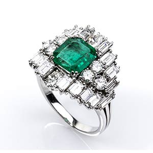 Gold, emerald and diamonds ring  18k white ... 