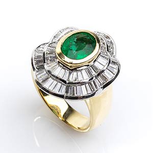 Gold, emerald and diamonds ring  18k white ... 
