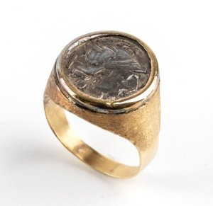 Gold ring with Roman silver coin 18k yellow ... 