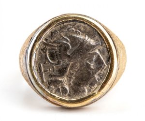 Gold ring with Roman silver coin ... 
