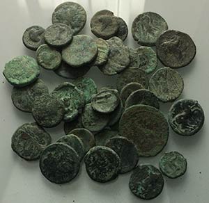 Lot of 40 Greek Æ coins, to be catalog. Lot ... 