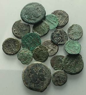 Lot of 17 Roman Republican Æ coins, to be ... 