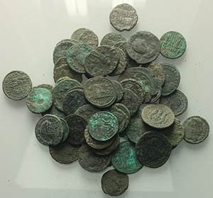 Lot of 60 Roman Imperial Æ coins, to be ... 