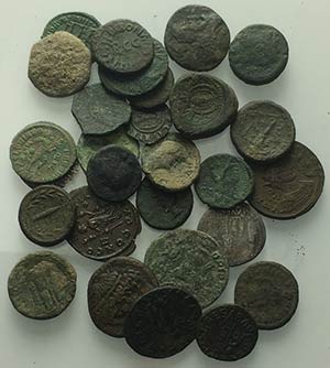 Lot of 28 Roman and Byzantine Æ coins, to ... 