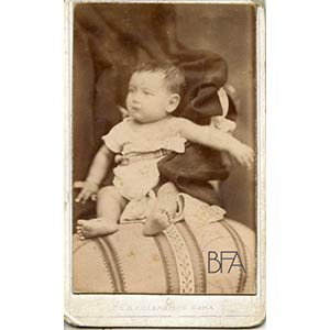 Rare Italian hidden-mother portrait. Albumen ... 