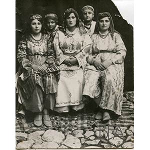 Portrait of Armenian women covered of ... 