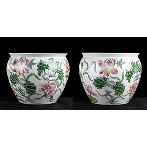A PAIR OF PAINTED PORCELAIN CACHE-POTSChina, ... 