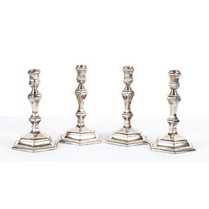 Quattro candelieri in argento 958/1000 - ... 