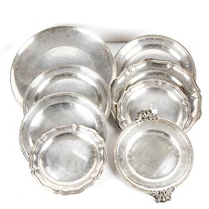 Lot of eight 800/1000 silver trays ... 