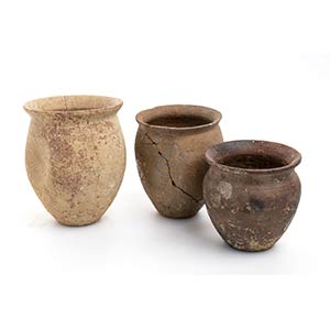 Lot of 3 (three) Roman pots, two ... 