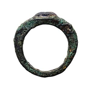 A lot of 2 roman rings set with ... 