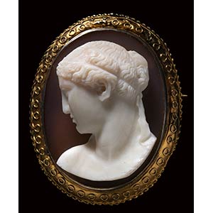 A two-layered agate cameo mounted on a gold ... 
