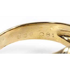 Gold emerald onyx ring, mark of ... 
