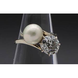 Natural pearl and diamonds ring 18k white ... 