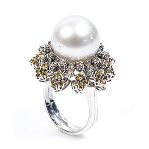 Gold pearl and diamond ring 18k white gold ... 
