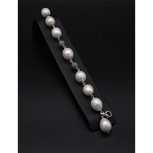 Pearls and diamonds bracelet 18k white gold ... 
