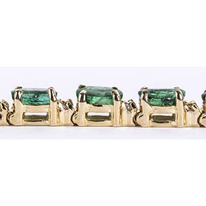 Gold and emeralds tennis bracelet ... 