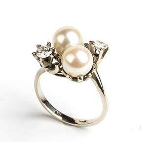 Diamonds and pearls gold ring18k white gold, ... 