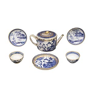 A BLUE AND WHITE AND GILT PORCELAIN ... 