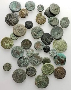 Mixed lot of 34 Æ coins, including Greek ... 