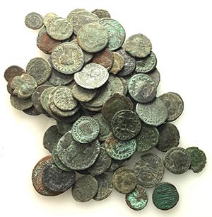 Lot of  100 Roman Imperial Æ coins, to be ... 