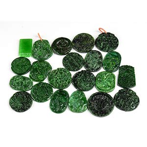 21 carved jade medaglions diameters from 40 ... 