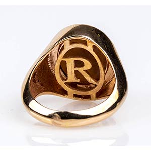 Gold ring with shell and diamonds ... 