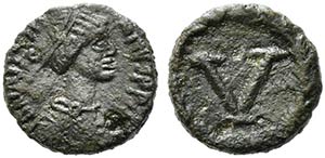 Justinian I (527-565). Æ 5 Nummi (12mm, ... 