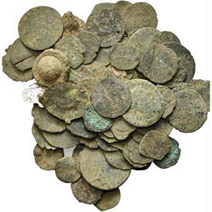 Lot of 84 Greek and Roman Imperial Æ coins, ... 