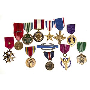USA LOT OF 11 MEDALS AND A SHOOTER ... 