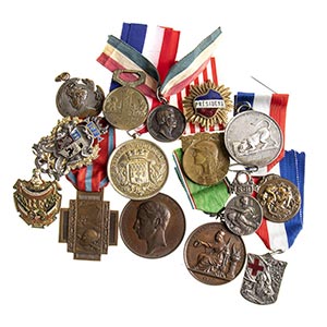 FRANCEA LOT OF 15 MEDALS AND BADGESVARIOUS ... 