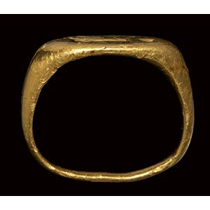 A roman gold engraved ring. ... 