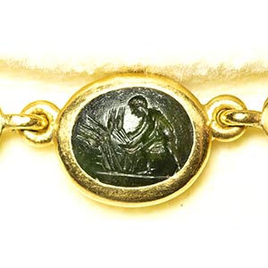 A fine gold necklace with 17 roman ... 