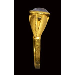 A late roman gold ring set with a ... 