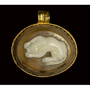 A large roman agate cameo set in a ... 