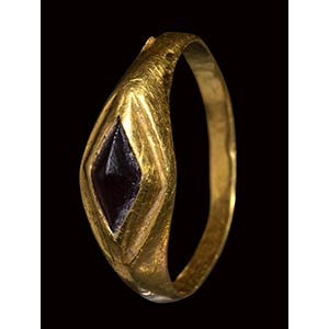 A roman gold ring set with a sugar ... 