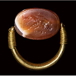 A fine etruscan banded agate ... 