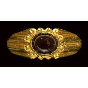 A late roman gold ring set with an agate.3rd ... 