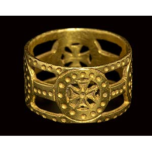After the antique open work gold ring in the ... 