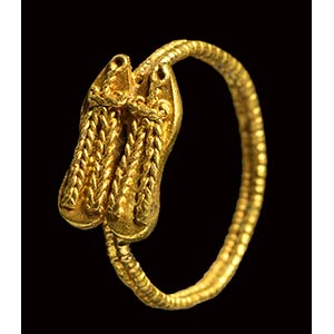 A Fatimid gold filigree gold ring ... 