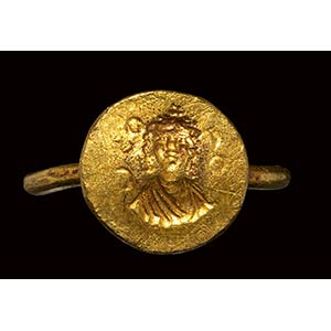 A byzantine gold engraved ring. ... 