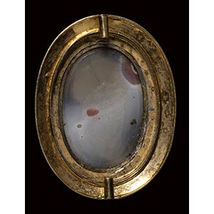 An agate cameo set in a gold ... 