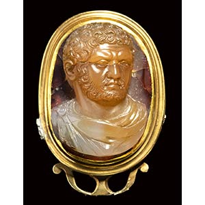 A fine agate cameo set in a gold mounting. ... 