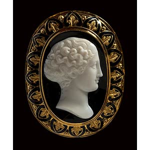 A very fine onyx cameo set in a ... 