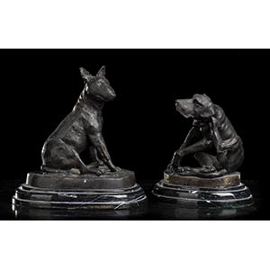 PAIR OF DOGS (BULL-BRACCO)Pair of bronze ... 